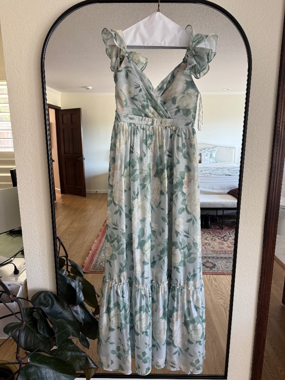 Lulus Soirée dress size medium, like new!
